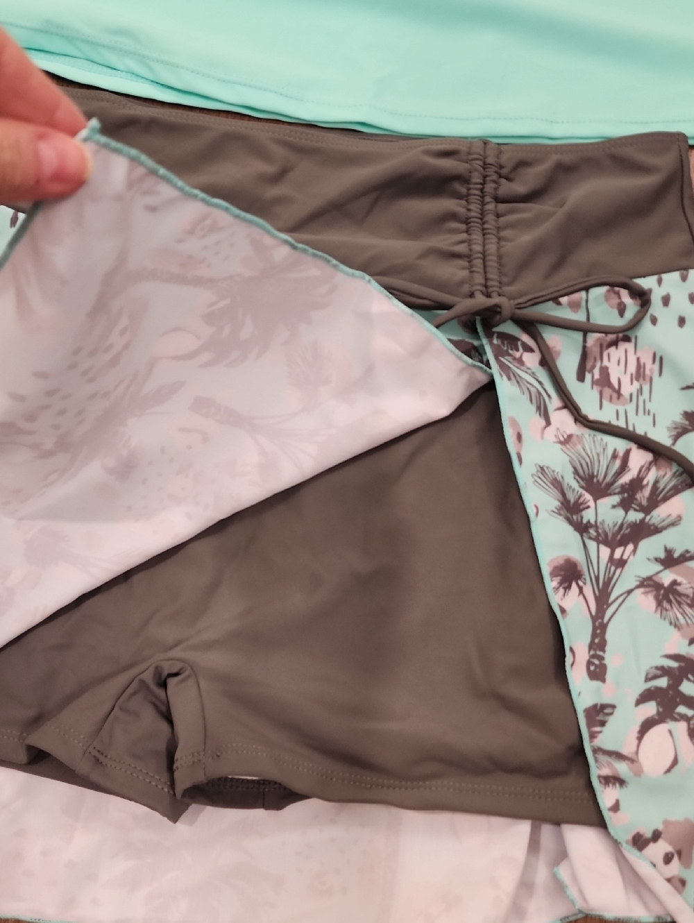 Summer Mae Blouson Tankini Swimsuit Built In Shorts Glow Leopard size 14 NWT - Picture 5 of 11